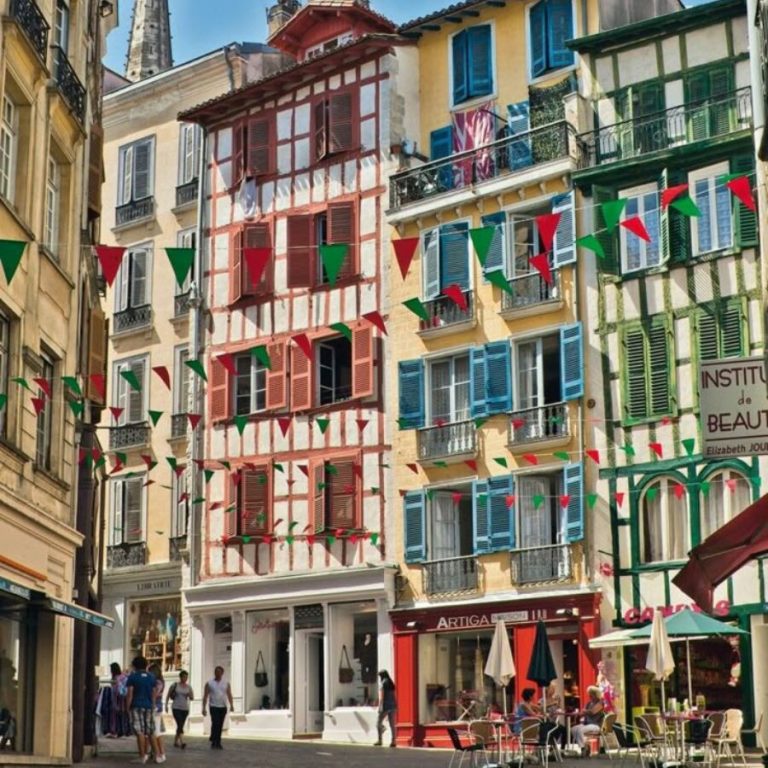 Bayonne, die emblematische Stadt der Landes, dank der berühmten Feste von Bayonne