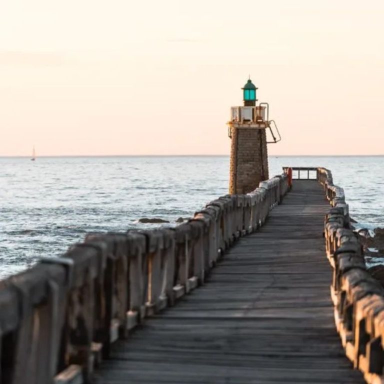 Steg am Strand Les Estacade in der Stadt Capbreton